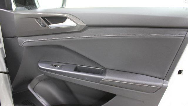 2026 Volkswagen Taos SE Black 4Motion