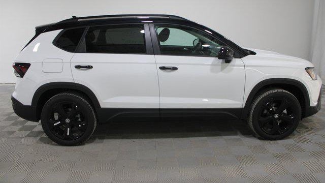 2026 Volkswagen Taos SE Black 4Motion