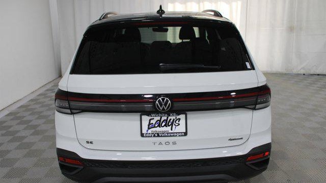 2026 Volkswagen Taos SE Black 4Motion