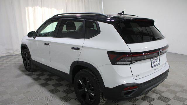 2026 Volkswagen Taos SE Black 4Motion
