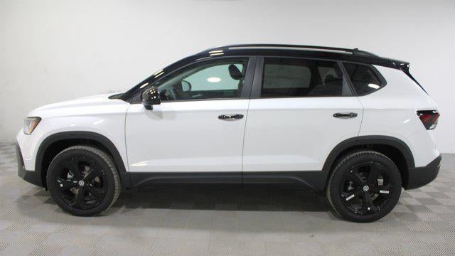 2026 Volkswagen Taos SE Black 4Motion