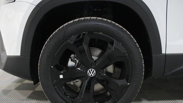 2026 Volkswagen Taos SE Black 4Motion