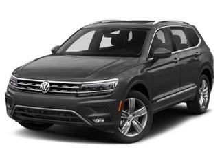 2018 Volkswagen Tiguan with Deep Black Pearl Metallic Exterior