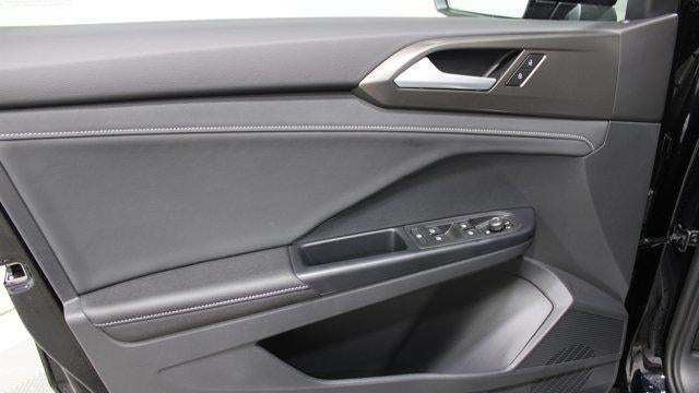 2026 Volkswagen Taos SE Black
