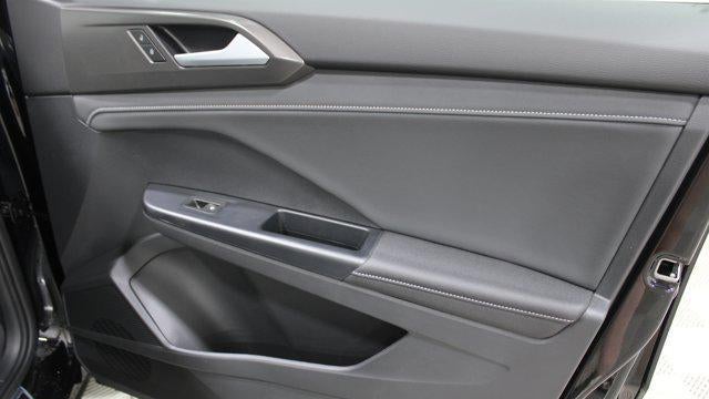 2026 Volkswagen Taos SE Black