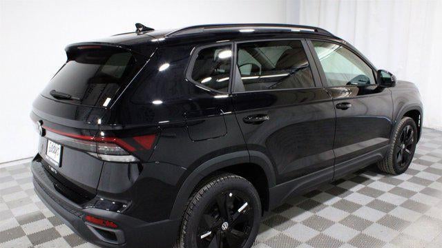 2026 Volkswagen Taos SE Black