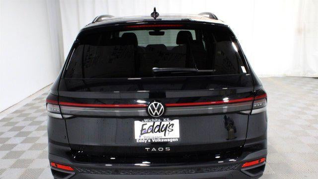 2026 Volkswagen Taos SE Black