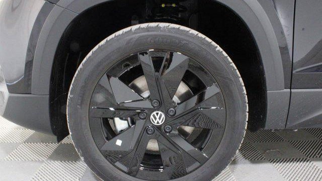 2026 Volkswagen Taos SE Black
