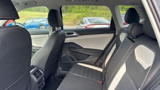2025 Volkswagen Taos SEL 4Motion