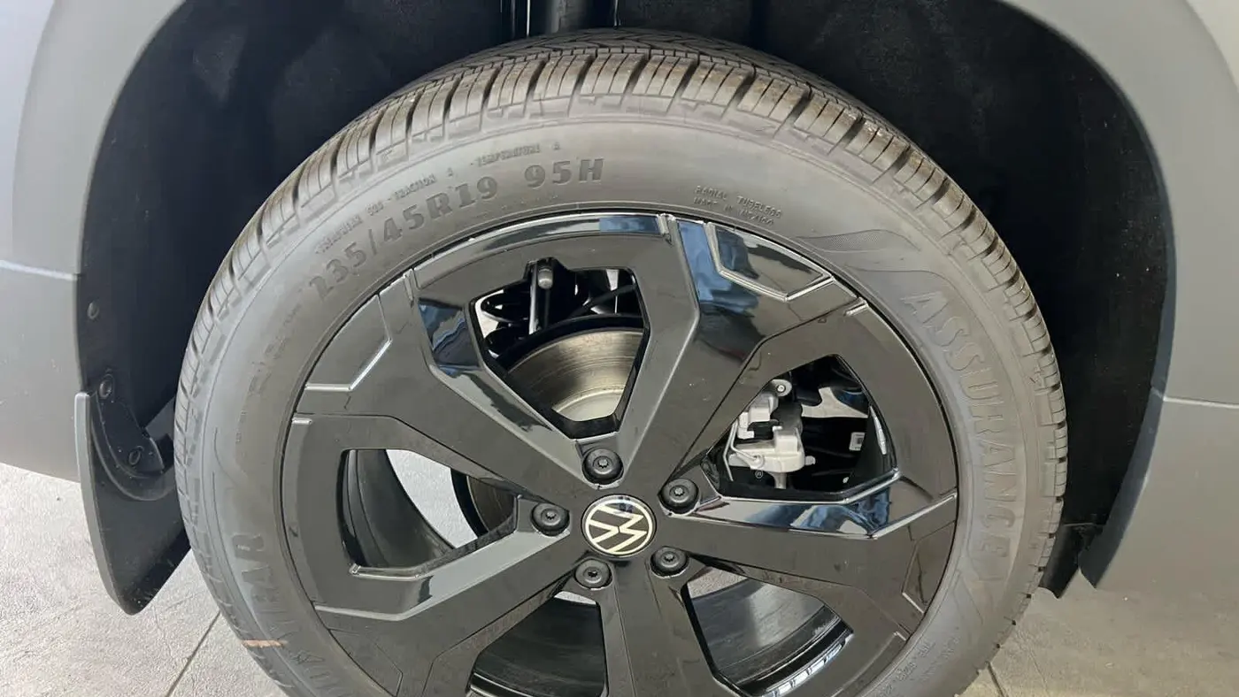 2026 Volkswagen Taos SEL 4Motion