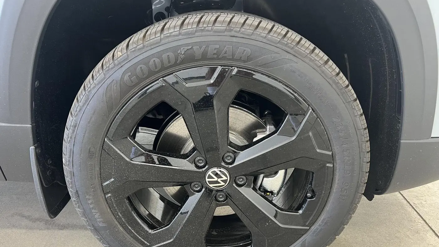 2026 Volkswagen Taos SEL 4Motion