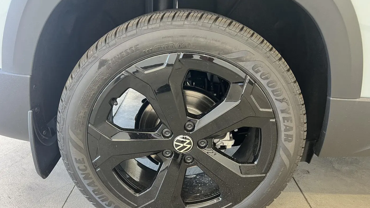2026 Volkswagen Taos SEL 4Motion