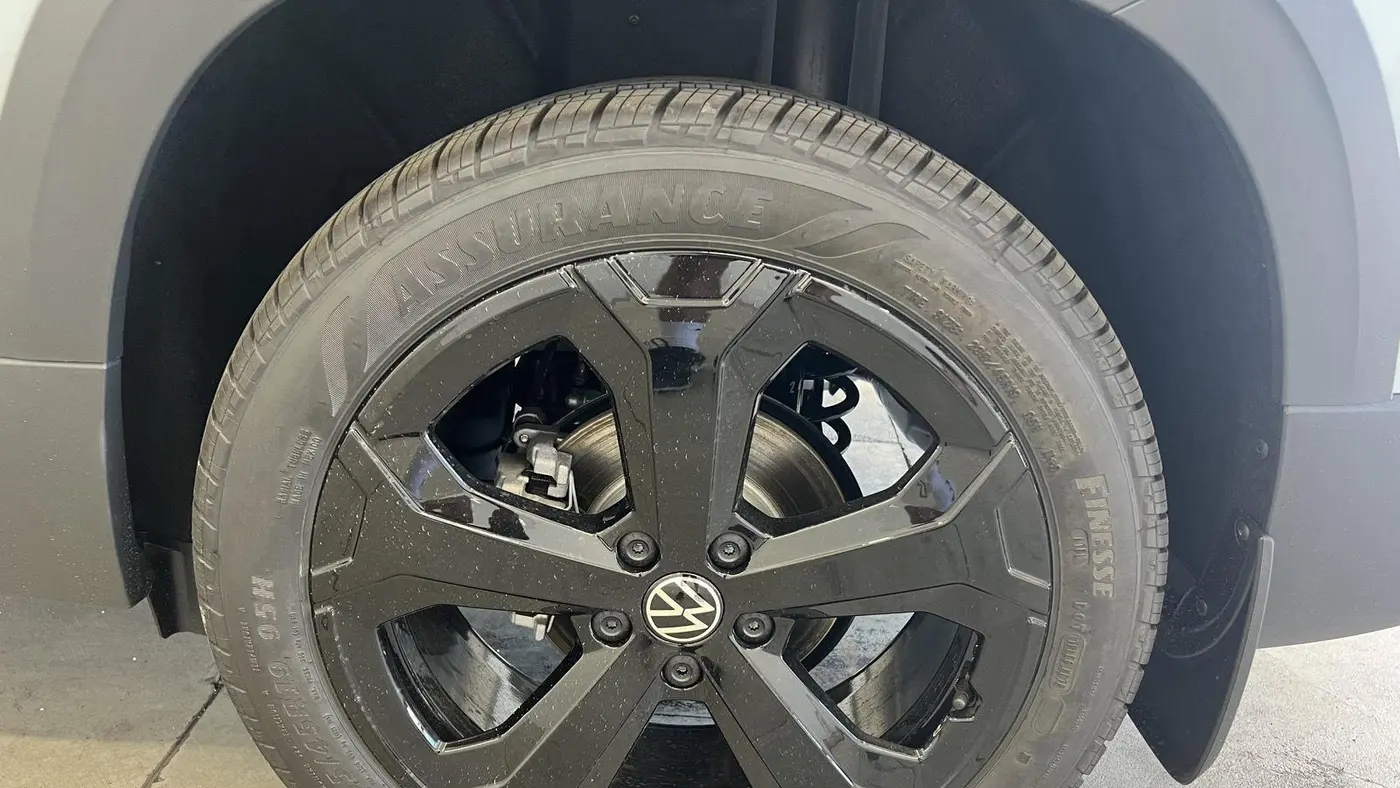 2026 Volkswagen Taos SEL 4Motion
