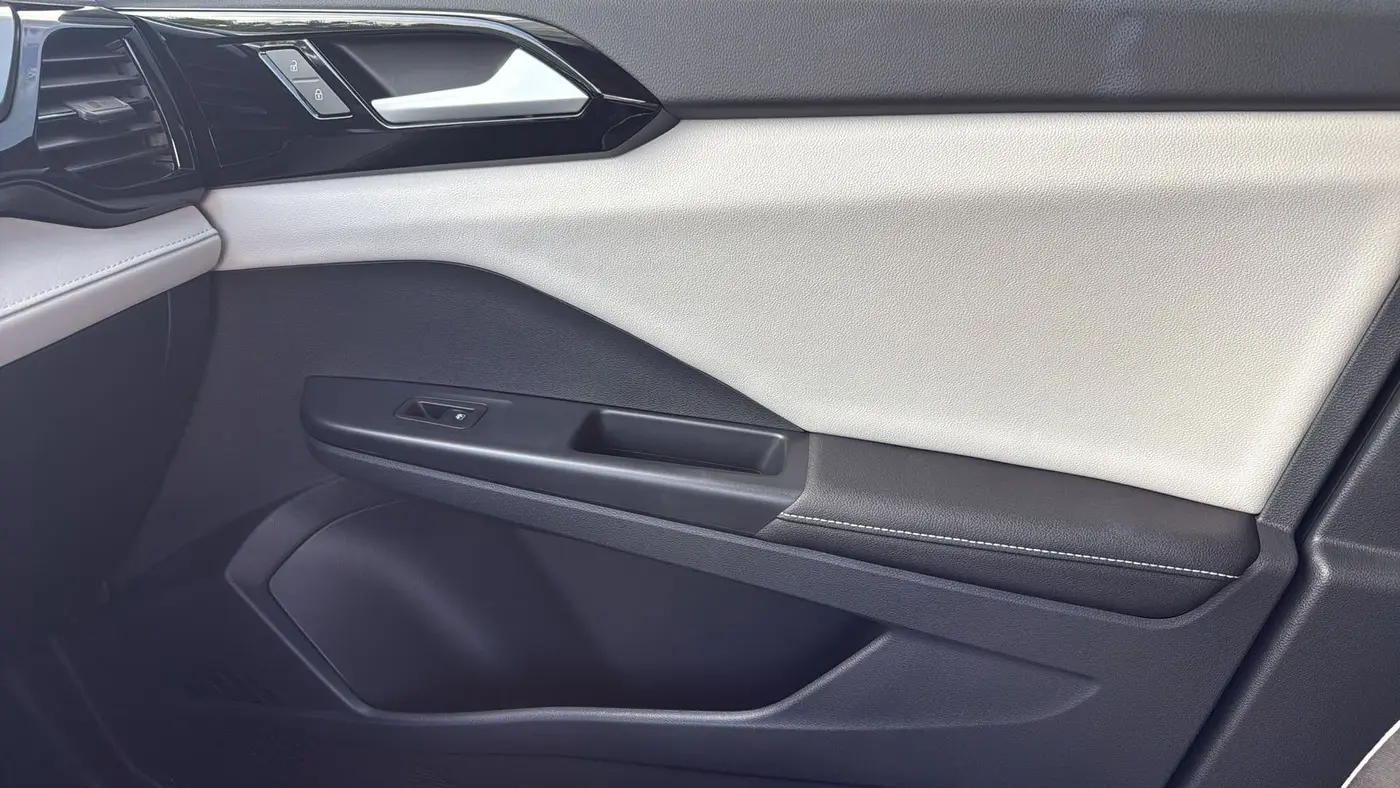 2025 Volkswagen Taos S