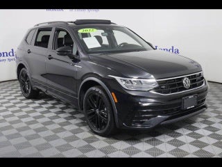 2022 Volkswagen Tiguan with Black Exterior
