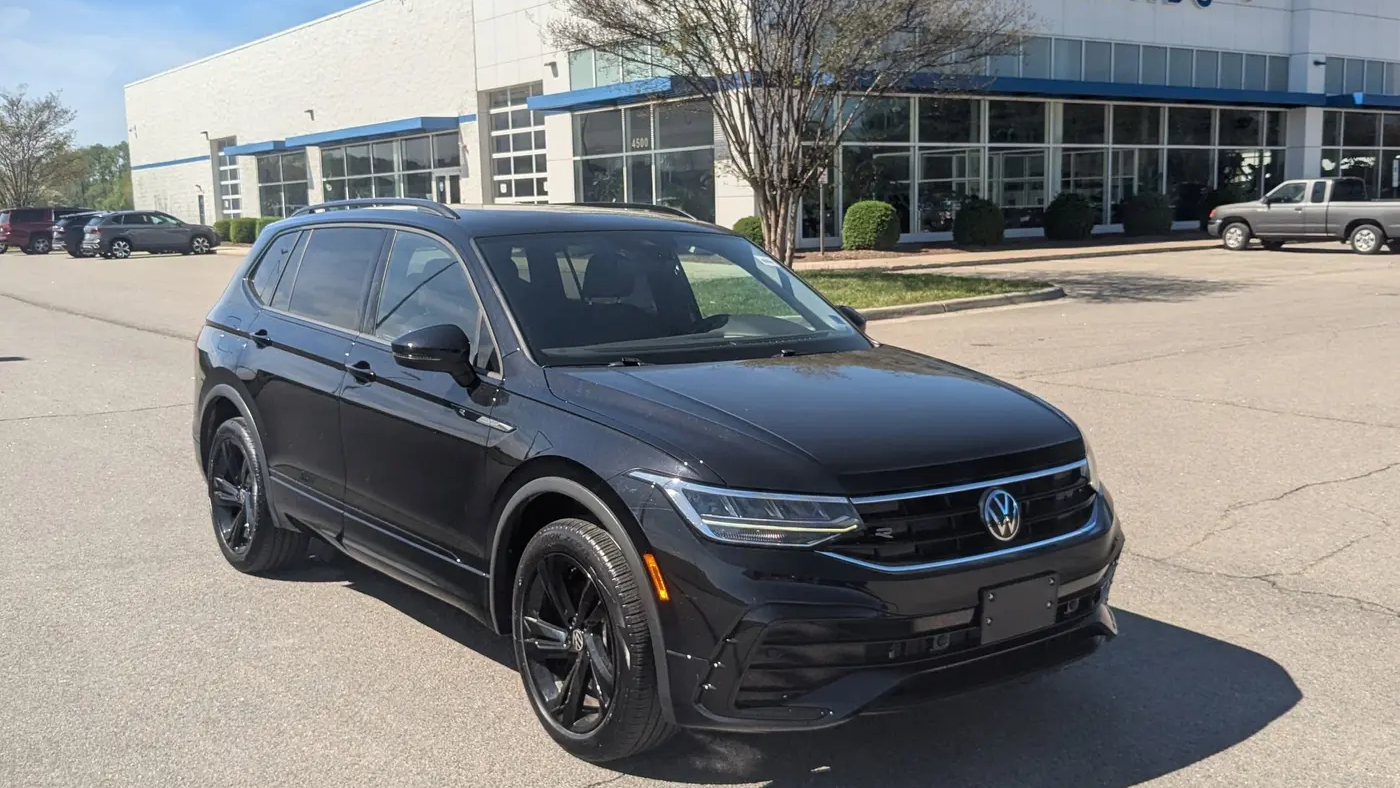 Preowned 2023 Volkswagen Tiguan SE R-Line Black 4Motion for Sale