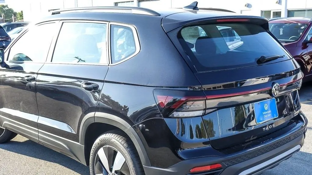 2025 Volkswagen Taos S 4Motion