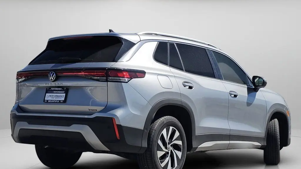 2025 Volkswagen Tiguan S 4Motion