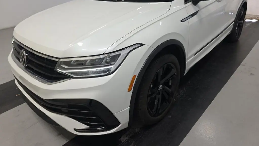 2023 Volkswagen Tiguan SE R-Line Black