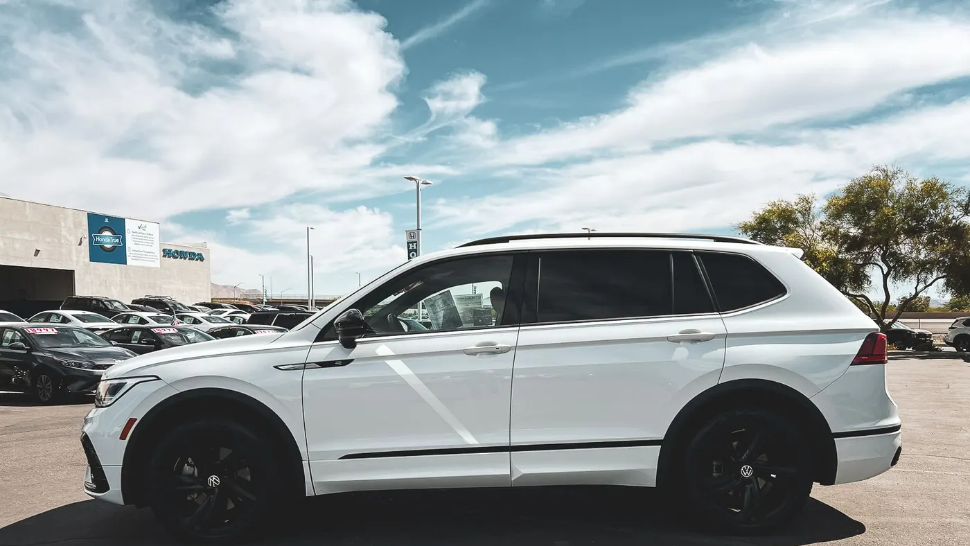 2024 Volkswagen Tiguan SE R-Line Black
