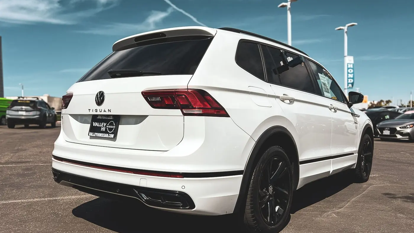 2024 Volkswagen Tiguan SE R-Line Black