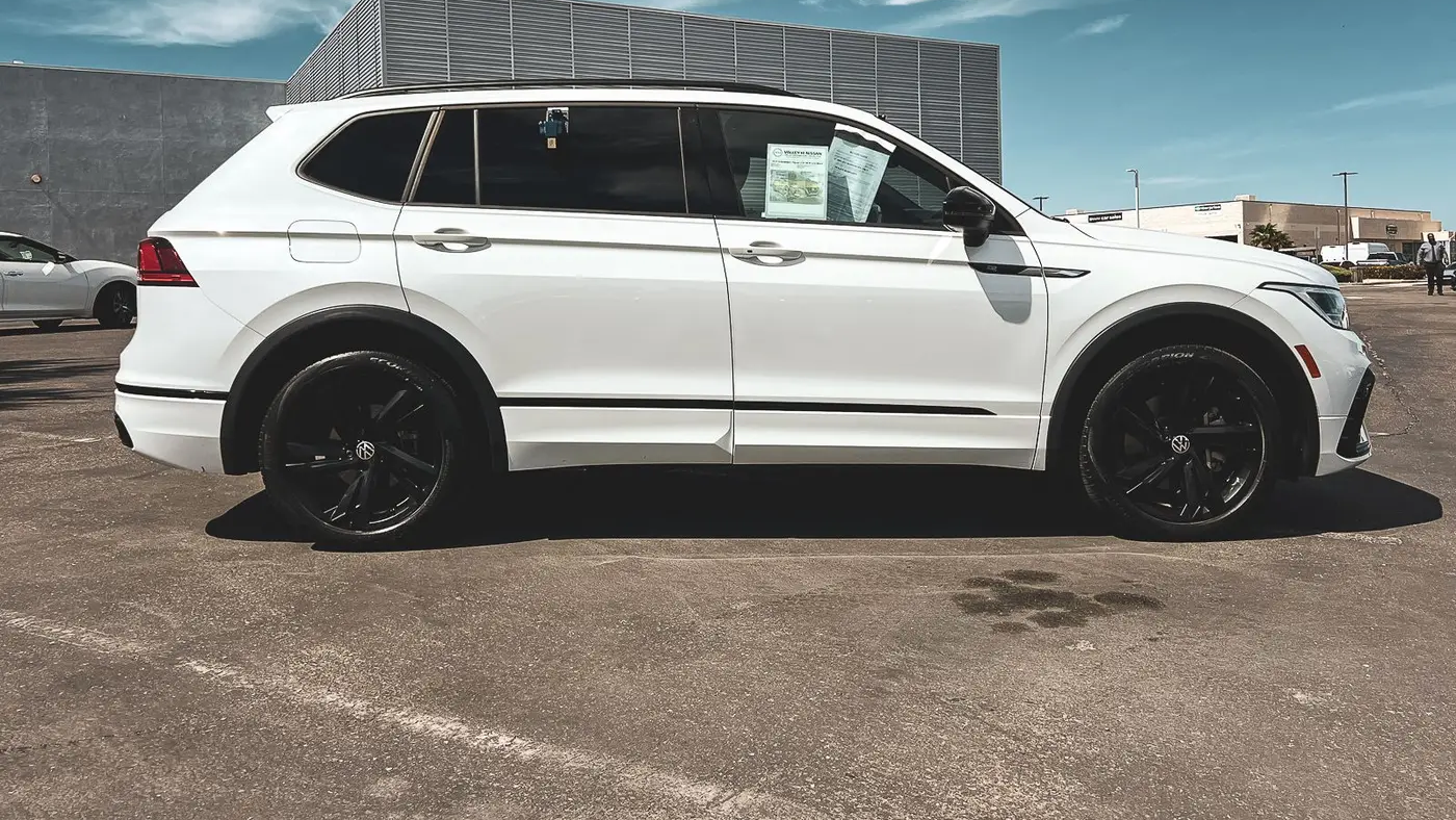 2024 Volkswagen Tiguan SE R-Line Black