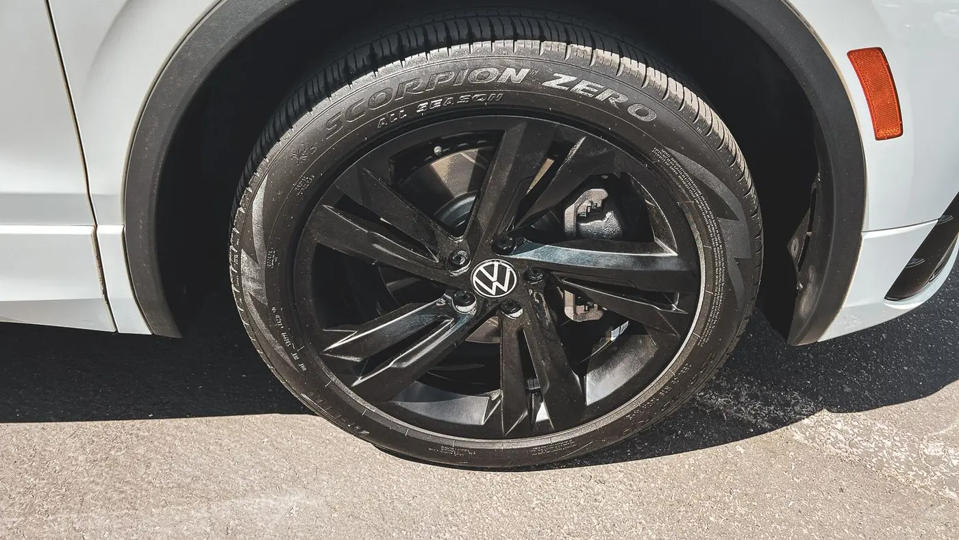 2024 Volkswagen Tiguan SE R-Line Black