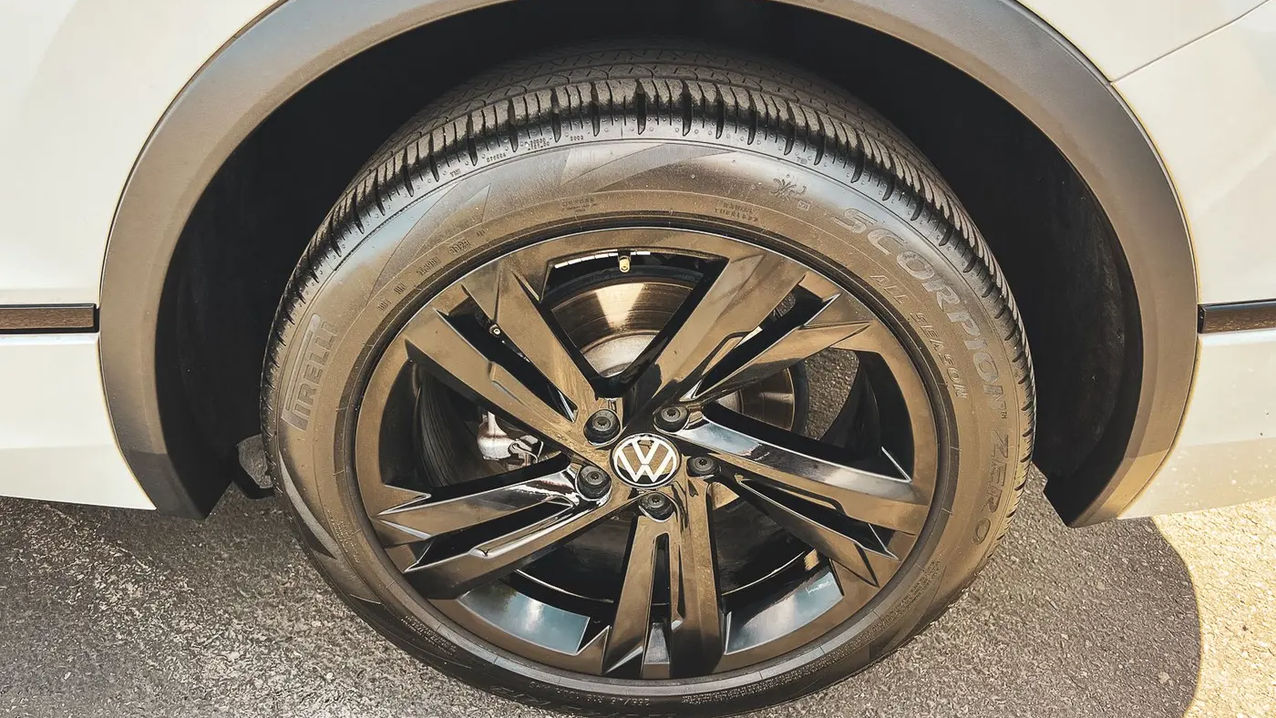 2024 Volkswagen Tiguan SE R-Line Black