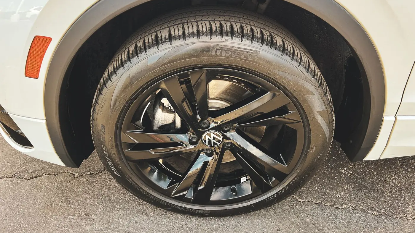 2024 Volkswagen Tiguan SE R-Line Black