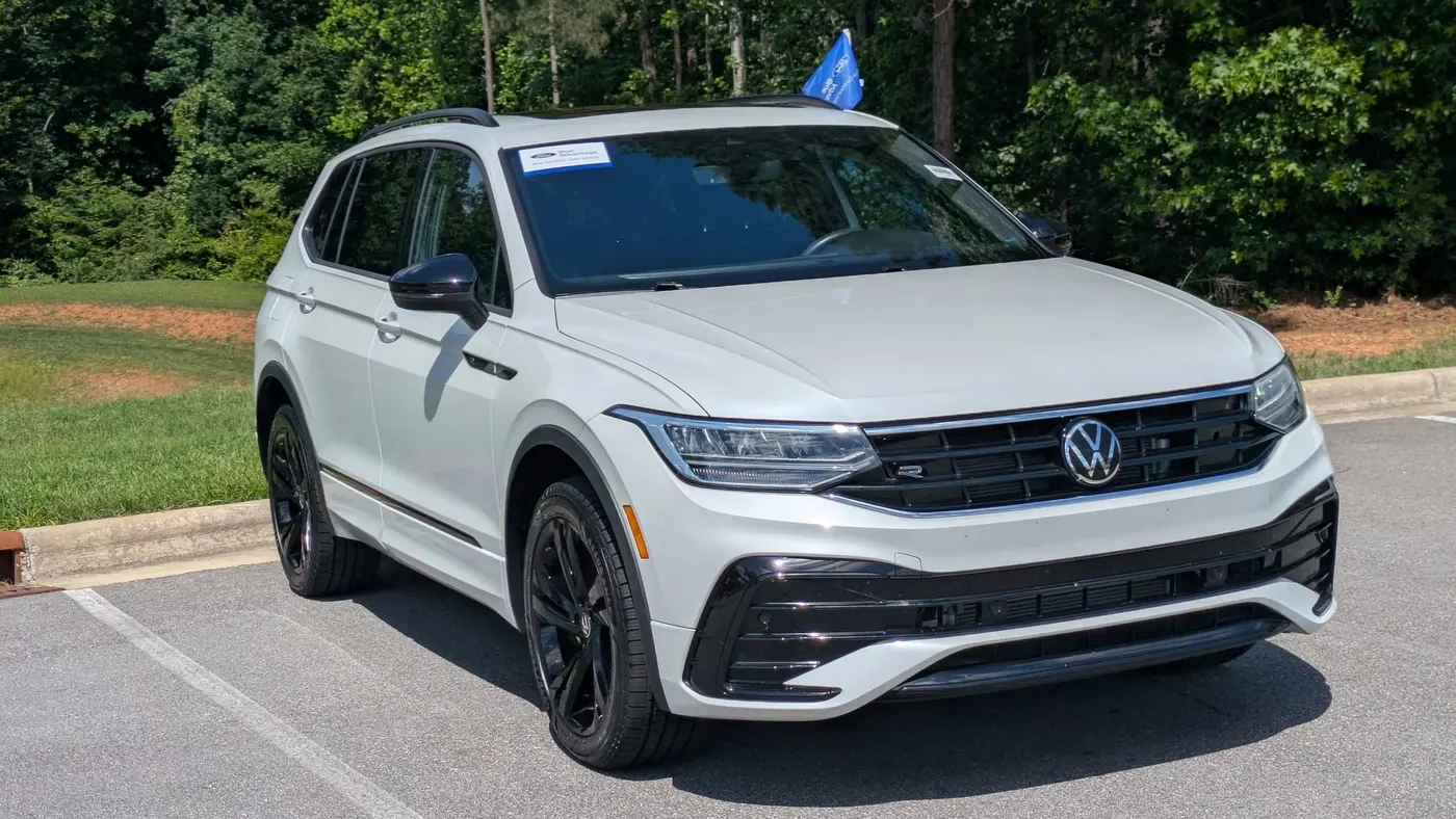 2024 Volkswagen Tiguan SE R-Line Black