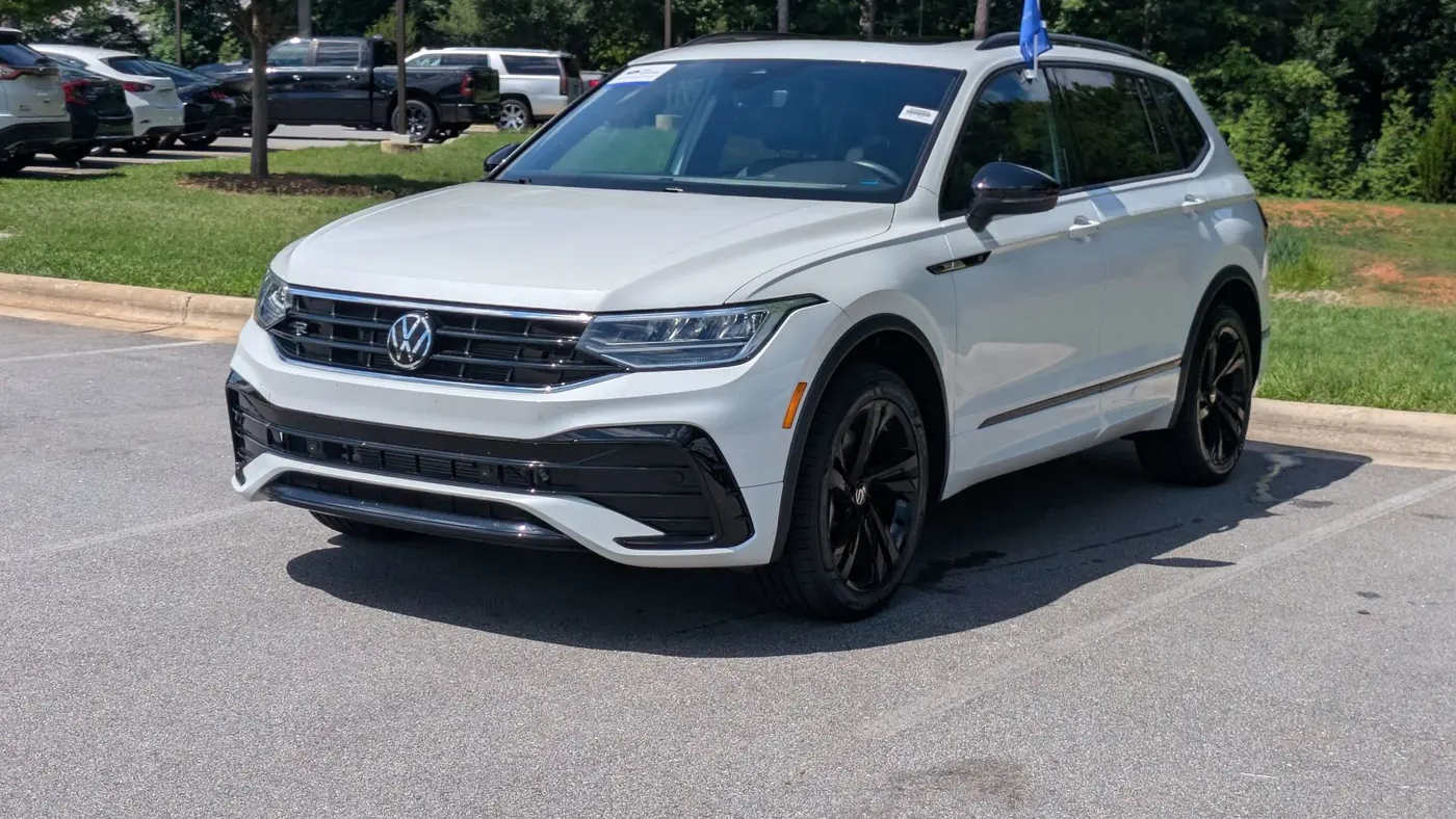 2024 Volkswagen Tiguan SE R-Line Black
