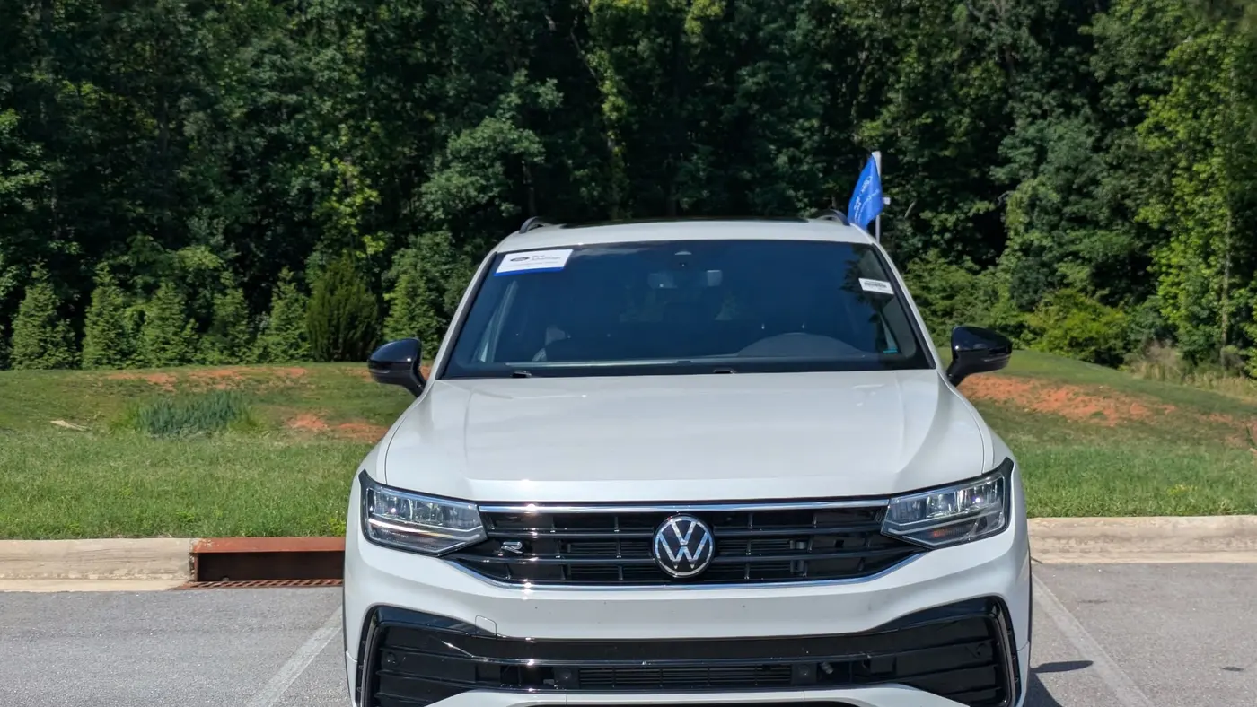 2024 Volkswagen Tiguan SE R-Line Black