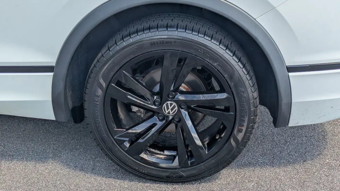 2024 Volkswagen Tiguan SE R-Line Black