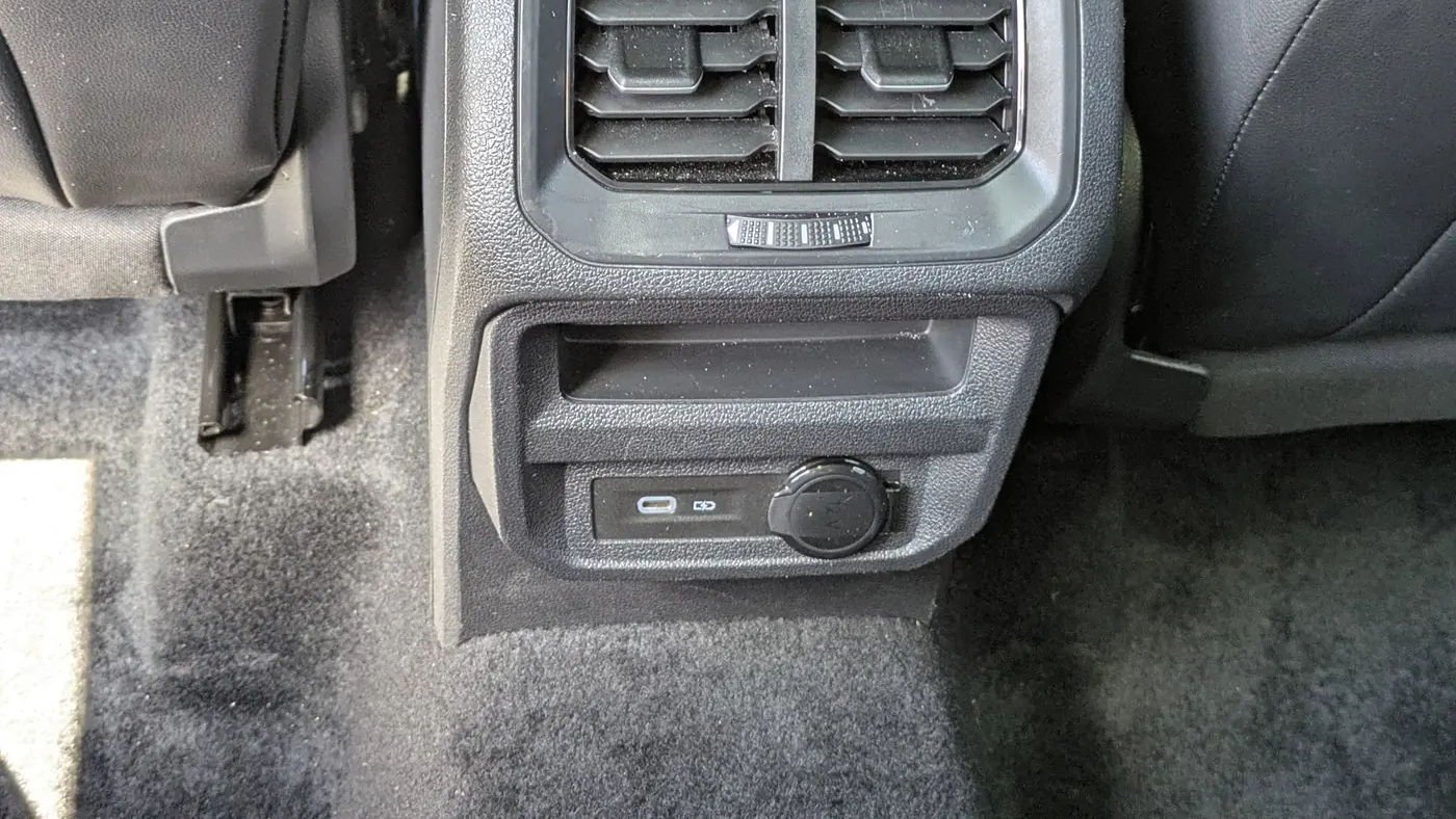 2024 Volkswagen Tiguan SE R-Line Black