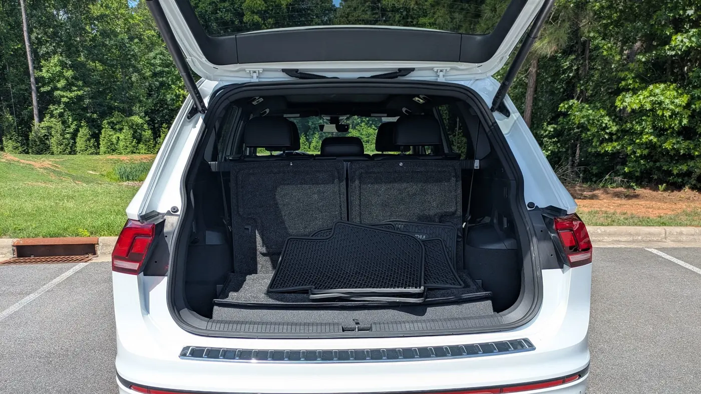 2024 Volkswagen Tiguan SE R-Line Black