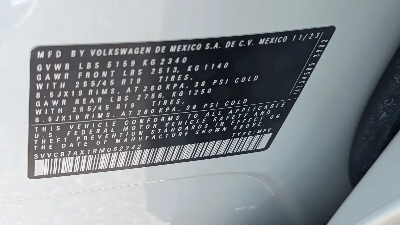 2024 Volkswagen Tiguan SE R-Line Black