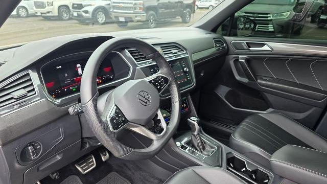 2024 Volkswagen Tiguan SE R-Line Black