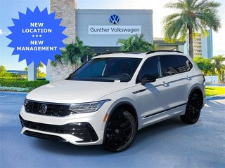 2022 Volkswagen Tiguan with Oryx White Pearl Exterior