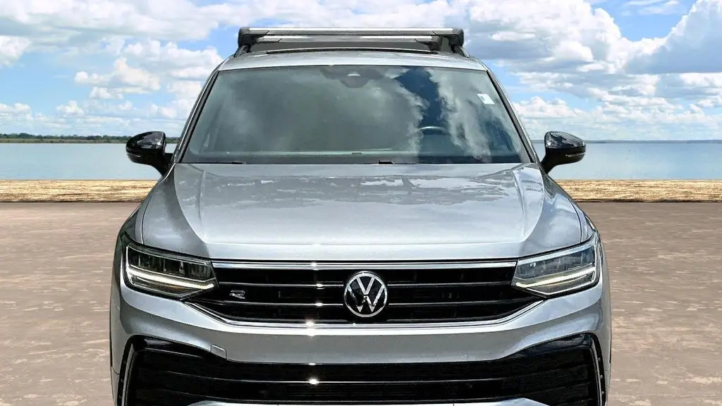 2023 Volkswagen Tiguan SE R-Line Black