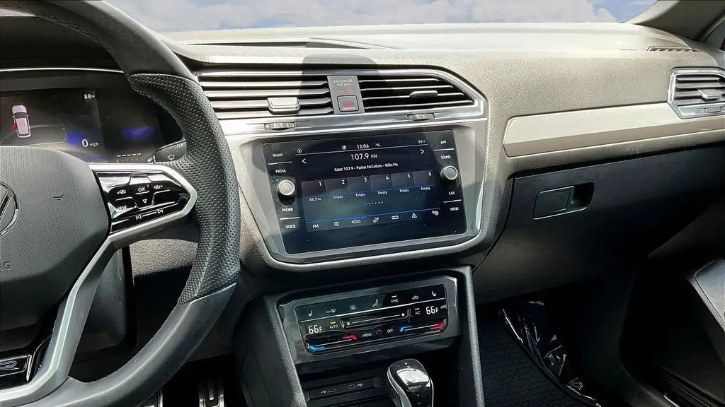 2023 Volkswagen Tiguan SE R-Line Black
