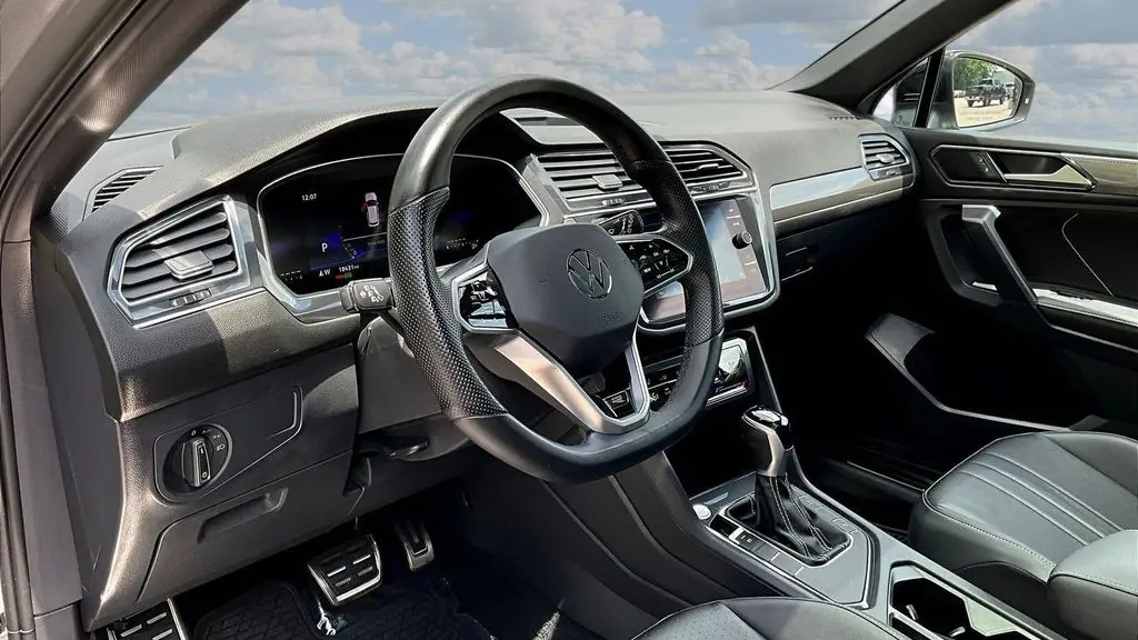 2023 Volkswagen Tiguan SE R-Line Black