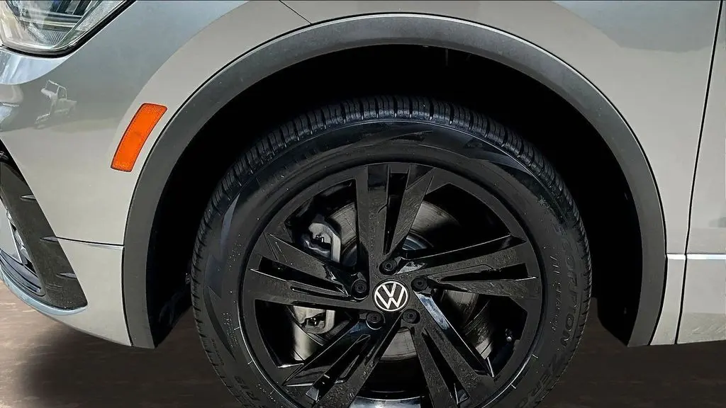 2023 Volkswagen Tiguan SE R-Line Black