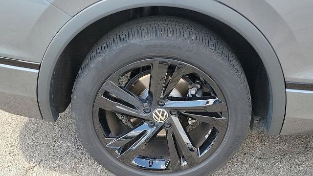 2024 Volkswagen Tiguan SE R-Line Black