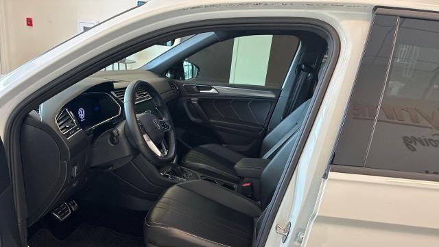 2022 Volkswagen Tiguan SE R-Line Black