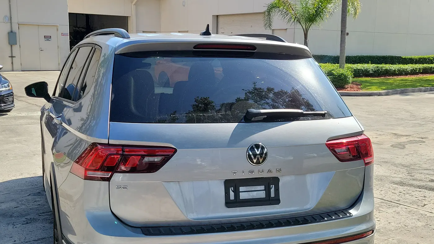 2023 Volkswagen Tiguan SE R-Line Black