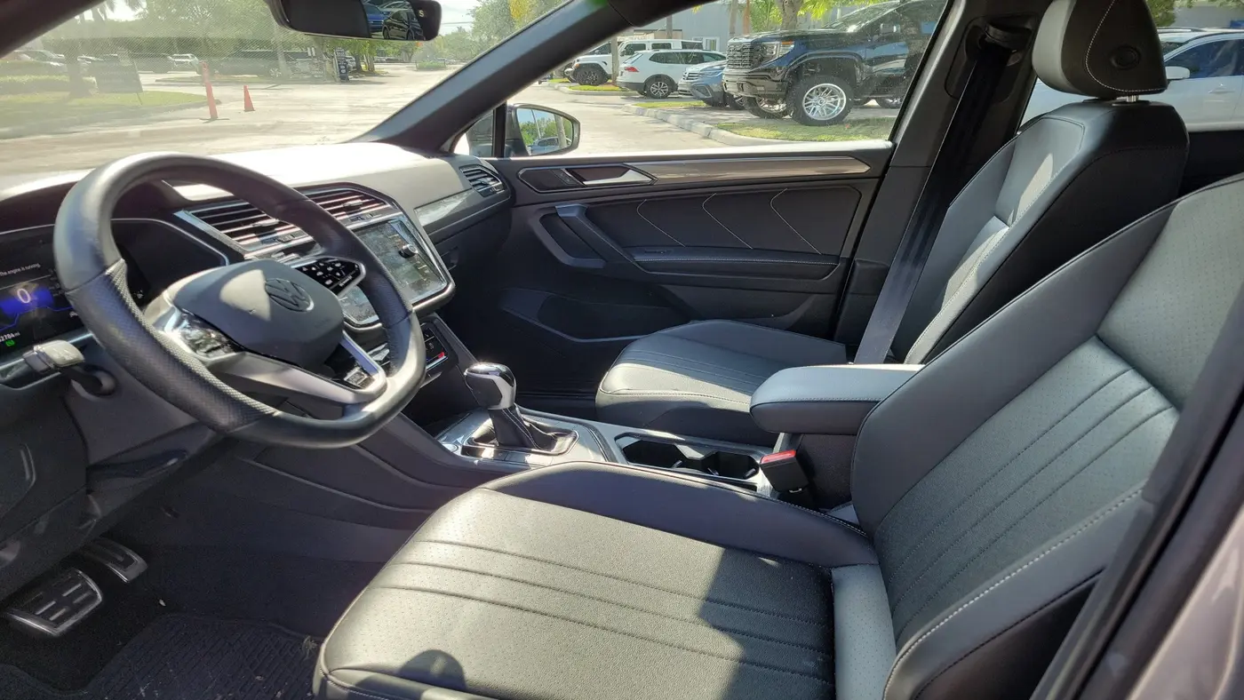 2023 Volkswagen Tiguan SE R-Line Black