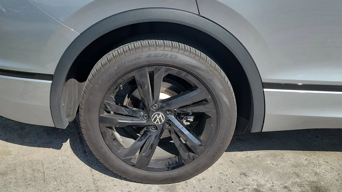 2023 Volkswagen Tiguan SE R-Line Black