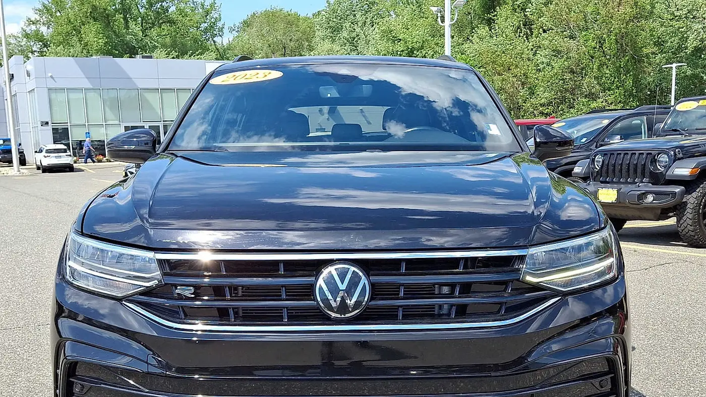 2023 Volkswagen Tiguan SE R-Line Black