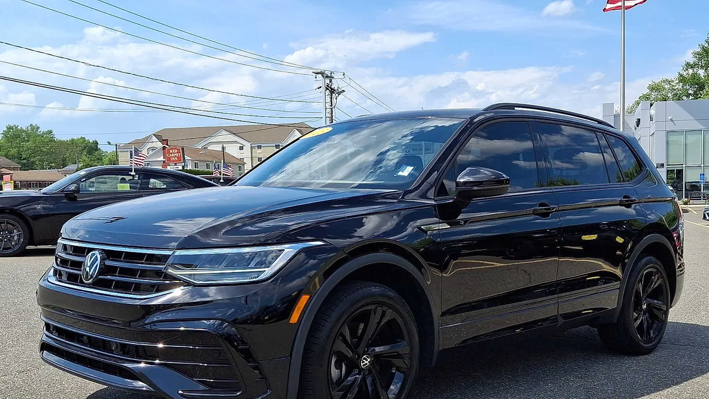 2023 Volkswagen Tiguan SE R-Line Black