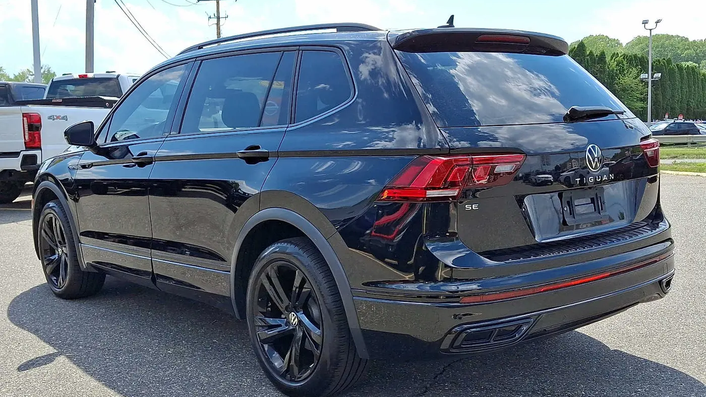 2023 Volkswagen Tiguan SE R-Line Black